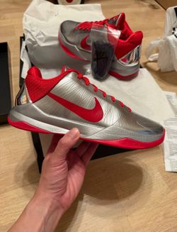 Caitlin Clark x Nike Zoom Kobe 5 Protros “Rookie of the year” size 9