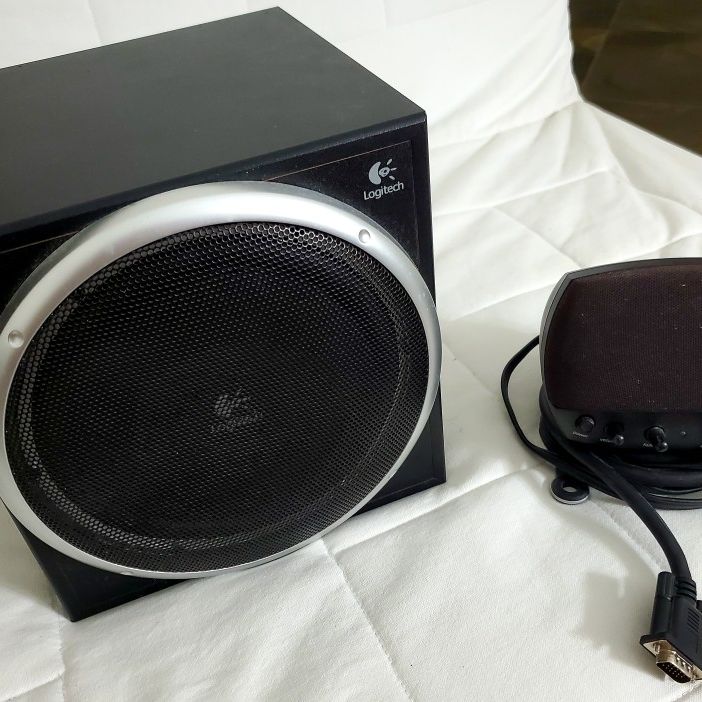 Logitech Z-640 Computer Speaker With Woofer