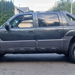 03  Chevy Avalanche 4WD Z71 fully loaded clean title good tags