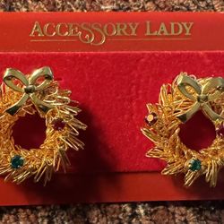   NEW VINTAGE CHRISTMAS CRYSTAL WIRE WRAP WREATH PIERCED EARRINGS  