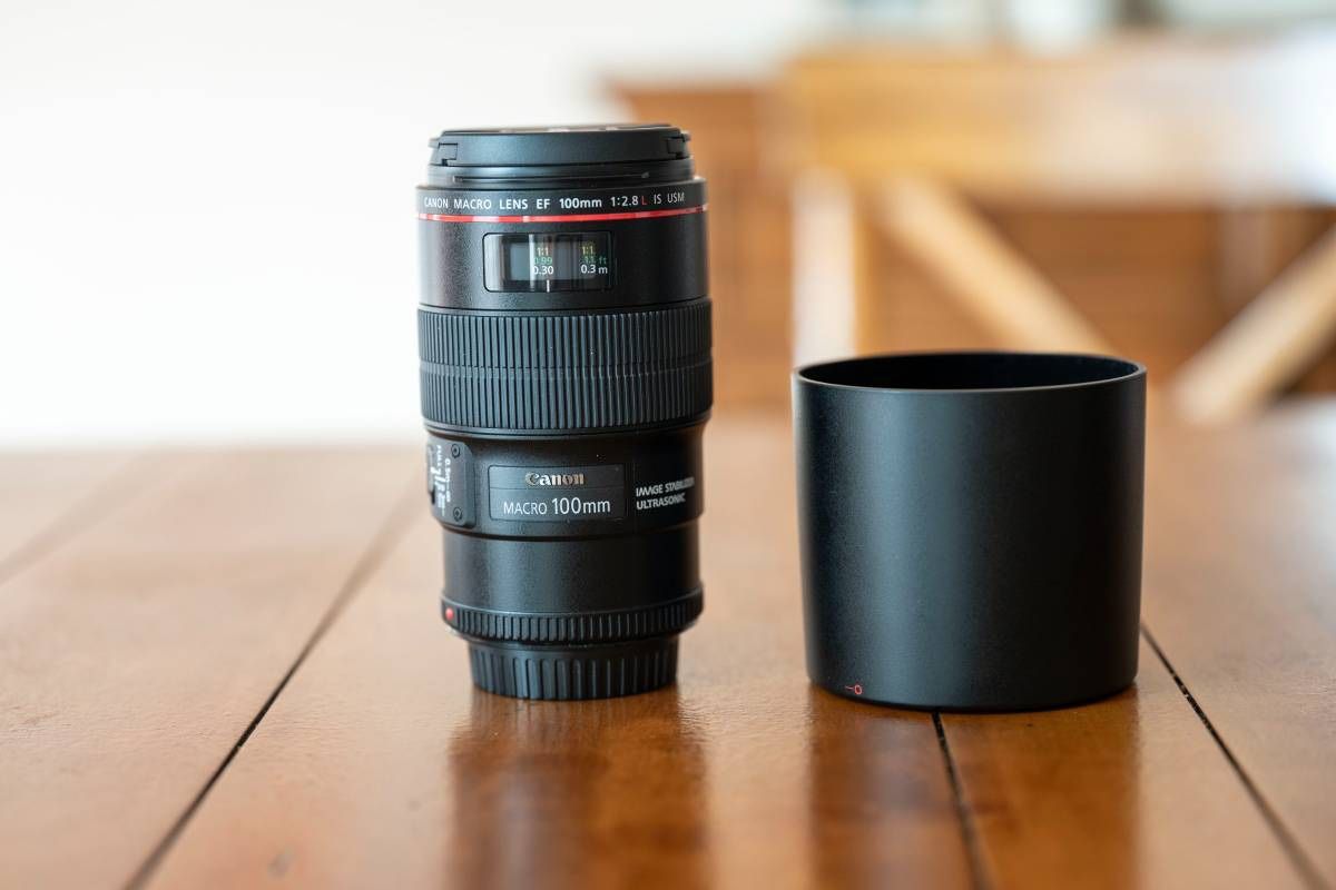 Canon 100 F2.8 L Macro lens in Mint Condition