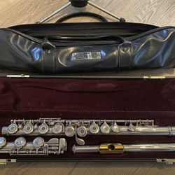 Yamaha YFL-371 Silver 925 Flute With Gold Lip Plate