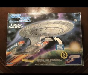 1992 Star Trek TNG Starship USS Enterprise