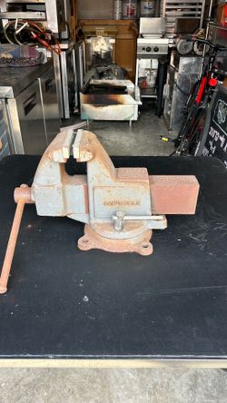 🔧 Vintage Columbian Heavy-Duty Bench Vise – $60