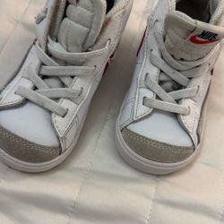 Nike Tennis Shoes Size 7 