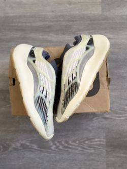 Yeezy 700 V3 Fade Salt 