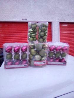 Christmas Bulbs Over A 100 Pickup Between 2:00-10:40 Pm Rainbow/Charleston Cash Only Read Description 