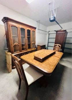 Complete Vintage Dining Suite – Holiday Ready! 🍂🎄 $499 OBO