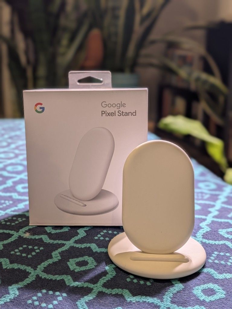 Google Pixel Stand (1st Generation) with cable and adapter