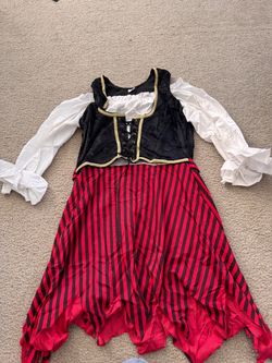 Women’s pirate costume