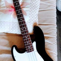 Fender Bass Genuine Quality For The Rare Left Handed Player, Awesome MiM Performer in Great Shape; Best $ Or Trade a Telecaster