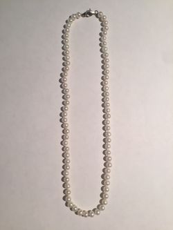 Pearl necklace/women’s/white