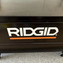 Rigid 60” Locking Job Site Box With Castors And Locks