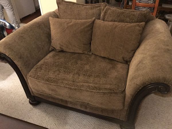 Comfortable And Quality Made Bernhardt New Vintages Plush Olive Green Rolled Arm Chair For Sale In Newark Ca Offerup