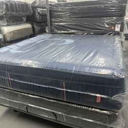 KING SIZE STEARNS & FOSTER RESERVE (SOFT) PILLOW TOP MATTRESS & BOX SPRINGS BED SET