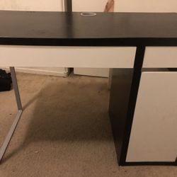 Black Desk