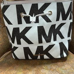 Michael Kors Bucket Purss