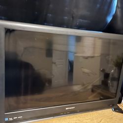 Emerson 32 inch TV + Roku (no stand)