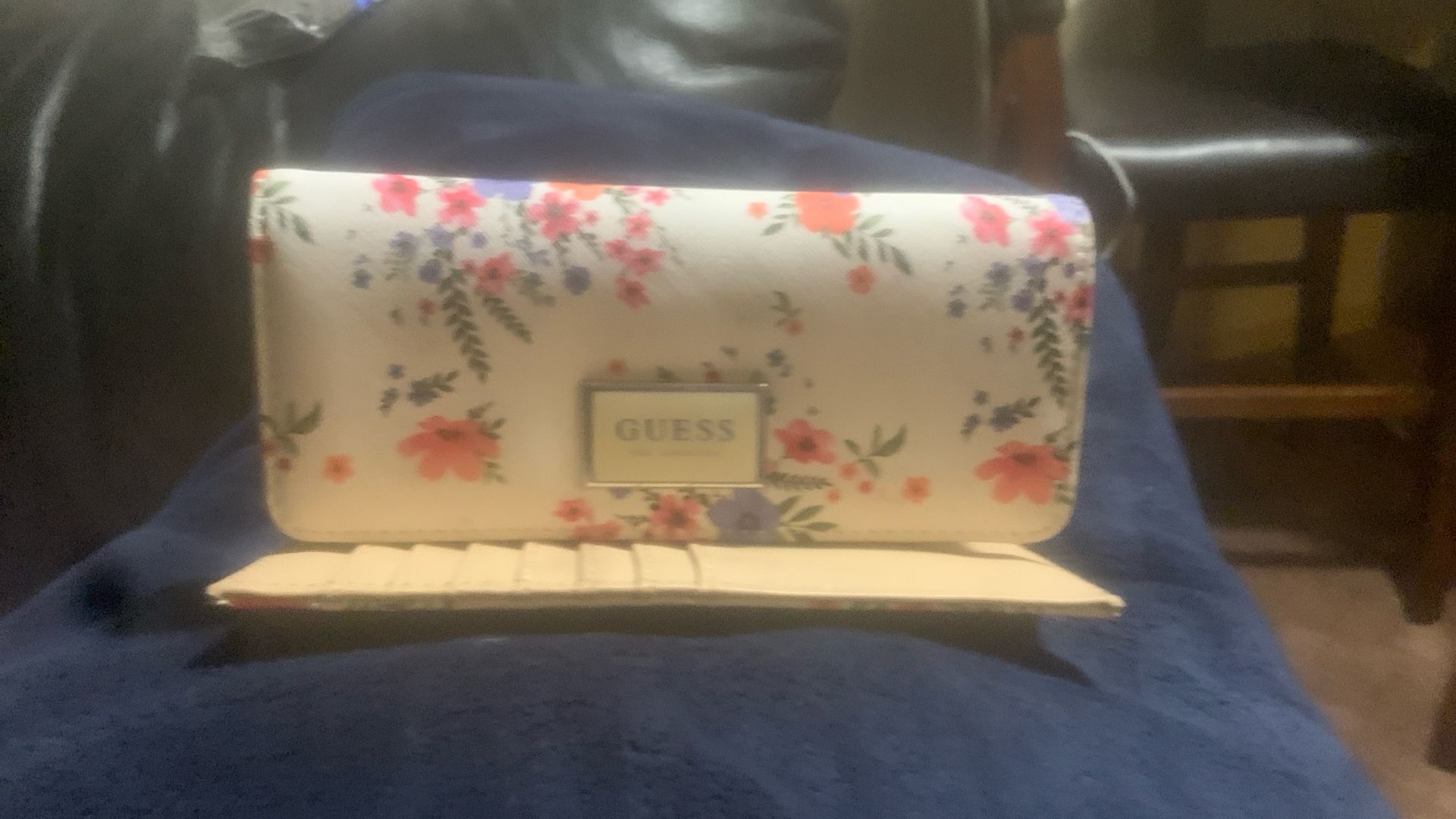 GUESS Tri-fold Wallet 