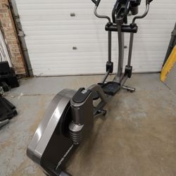 Used Life Fitness E5 Cross Trainer W/Go Console E5X061 Adjustable Stride Elliptical