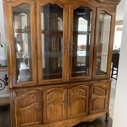 Beautiful Dining Hutch And Table. One Leaf Extension And Custom Table Pads Included.