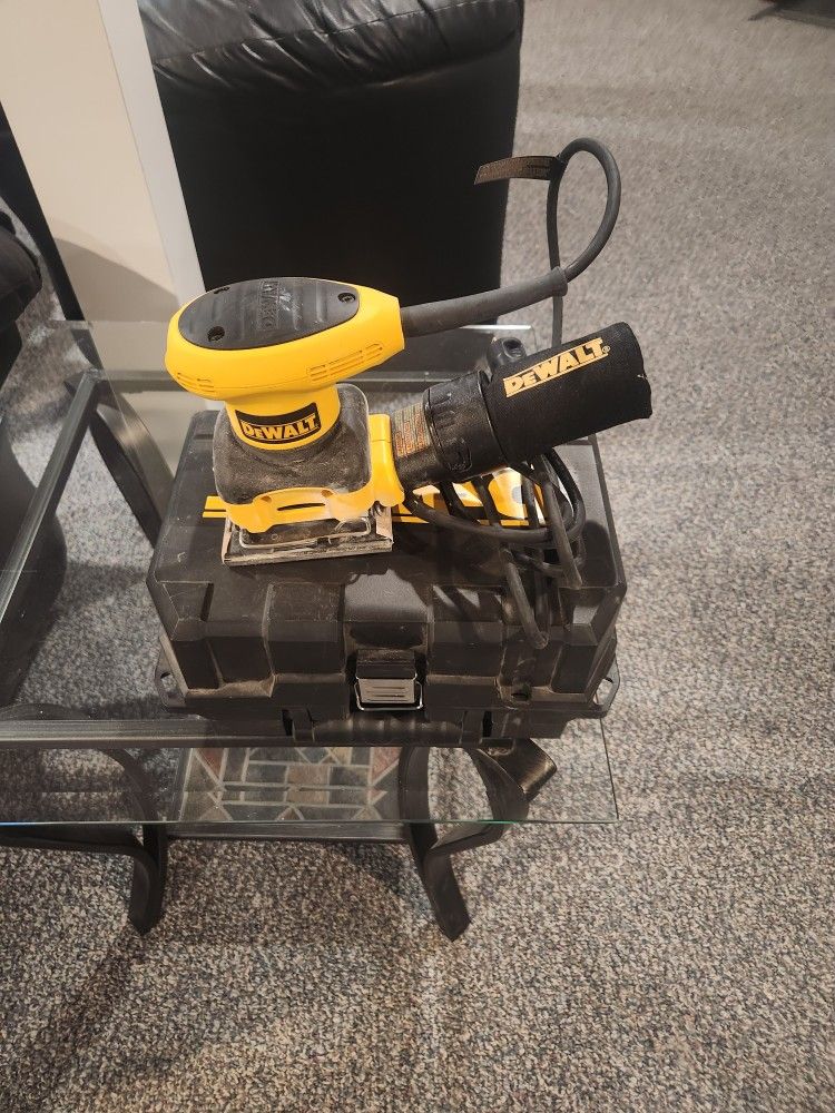 Dewalt Palm Sander
