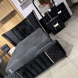 4pc Queen Bedroom Set 🖤 Black Velvet 