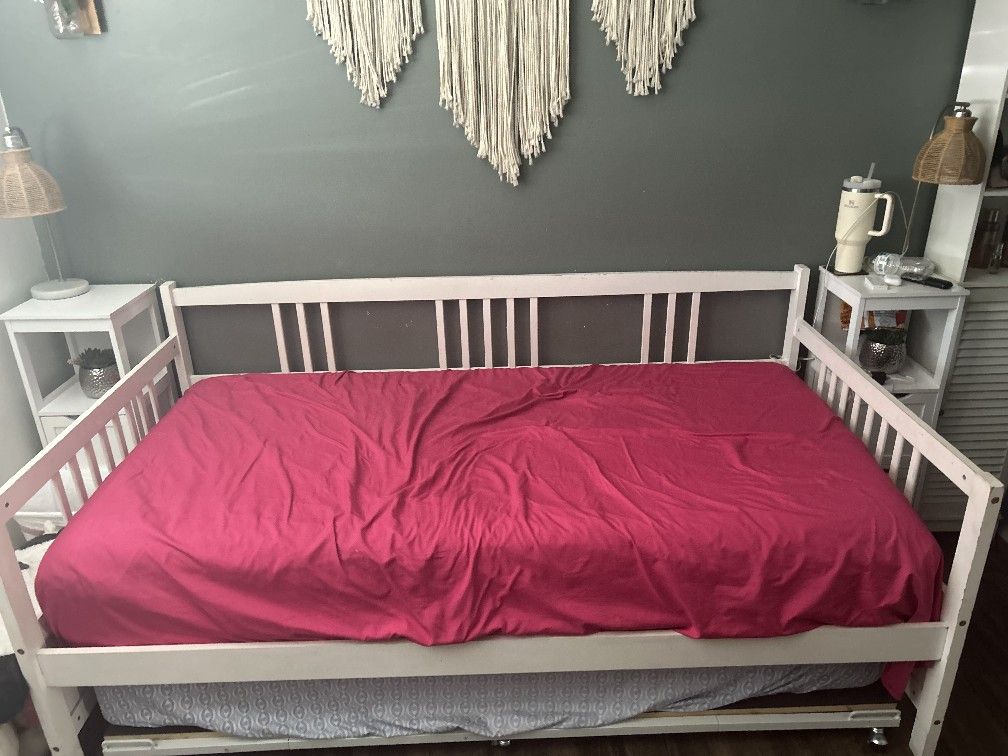 Twin Day Bed And Trudle
