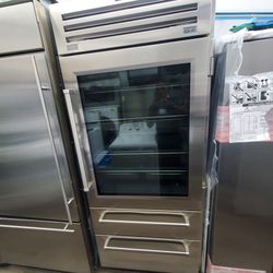 zubzero  fridge great,,new condition  warranty  ready to deliver or pickup  side 36  hight 84  counterdepth  2022 fridge  stainless  warranty 