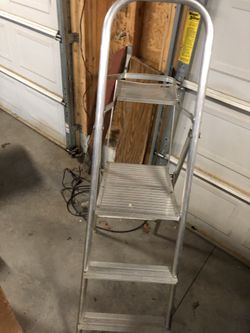 Metal platform ladder