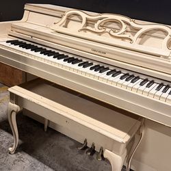 📌 FOR SALE: Cable-Nelson Upright Piano – Vintage Ivory Finish