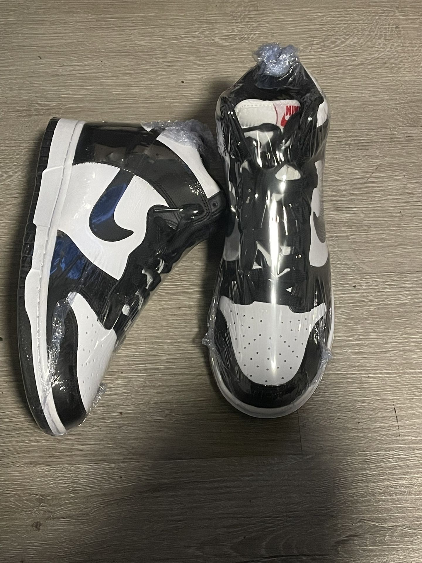 Women’s Nikes size 9