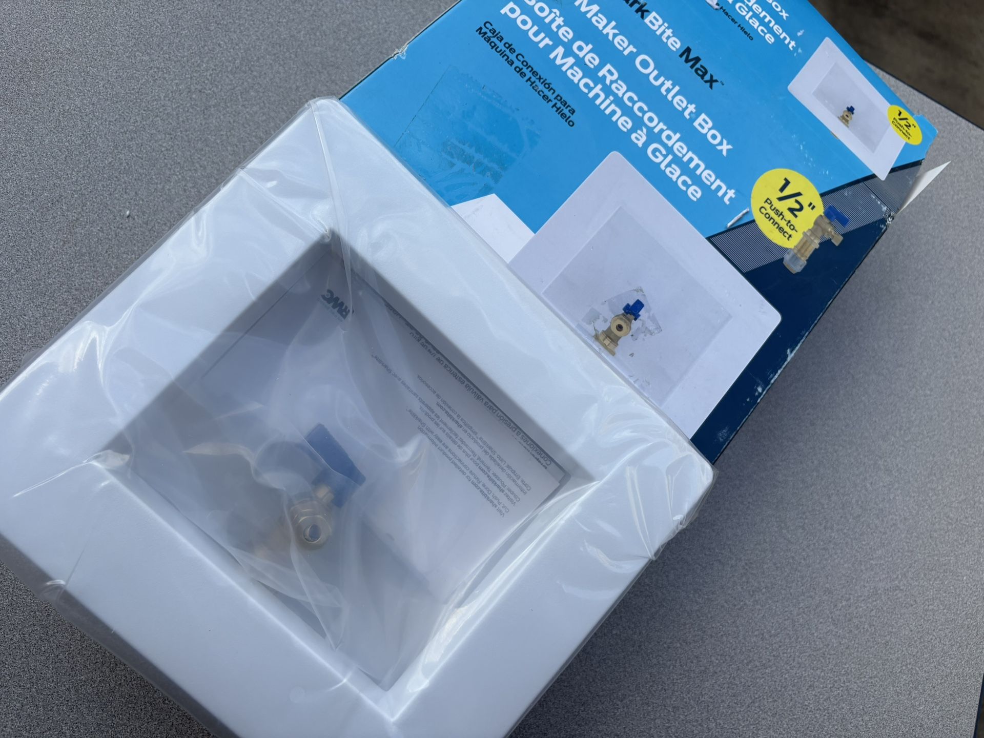 SharkBite 1/2 in. Push-to-Connect Brass Ice Maker Outlet Box