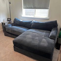 Couch, compact sectional w chaise