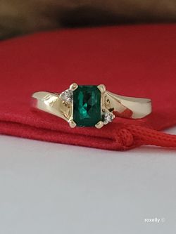 10K Yellow Gold Emerald and Diamonds Ring Size 6.5 Solid Gold/ Anillo de Oro con 1 Esmeralda y Diamantes! 👌🎁Post Tags: 10k 14k