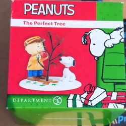 Dept 56 Snoopy The Perfect Tree