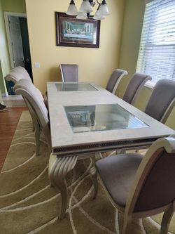 Dinning table Hollywood style with 8 chairs