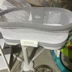 Halo Bassinest, Changing Table, Walker