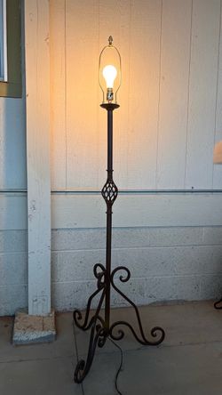 decorative wrought-iron/metal floor lamp