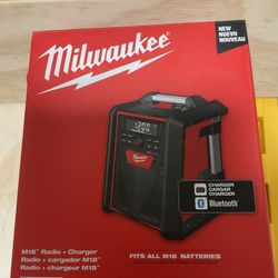 Milwaukee M18 Jobsite Bluetooth Radio/ Battery Charger