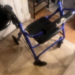 Walker good condition could use the seat to be velcroed fonextra support