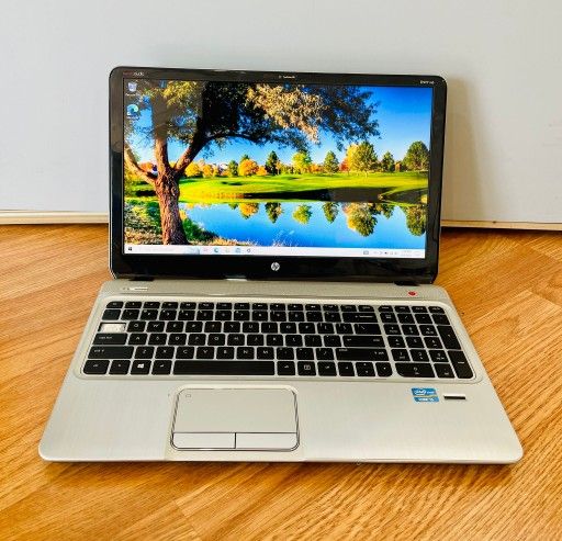 HP envy Core i5 8GB 240GB Windows X Beats Audio Speakers!