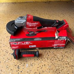 Milwaukee M18 FUEL 18-Volt Lithium-Ion Brushless Cordless 4-1/2 in./6 in. Braking Grinder with Paddle Switch (Tool-Only)