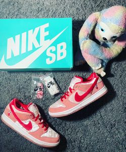 Nike SB Dunk Low Strangelove