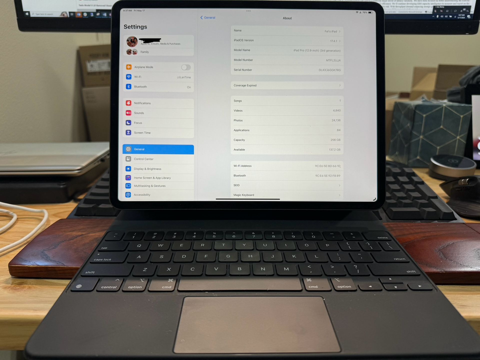 iPad Pro 12.9” 3rd gen 256GB With Magic Keyboard