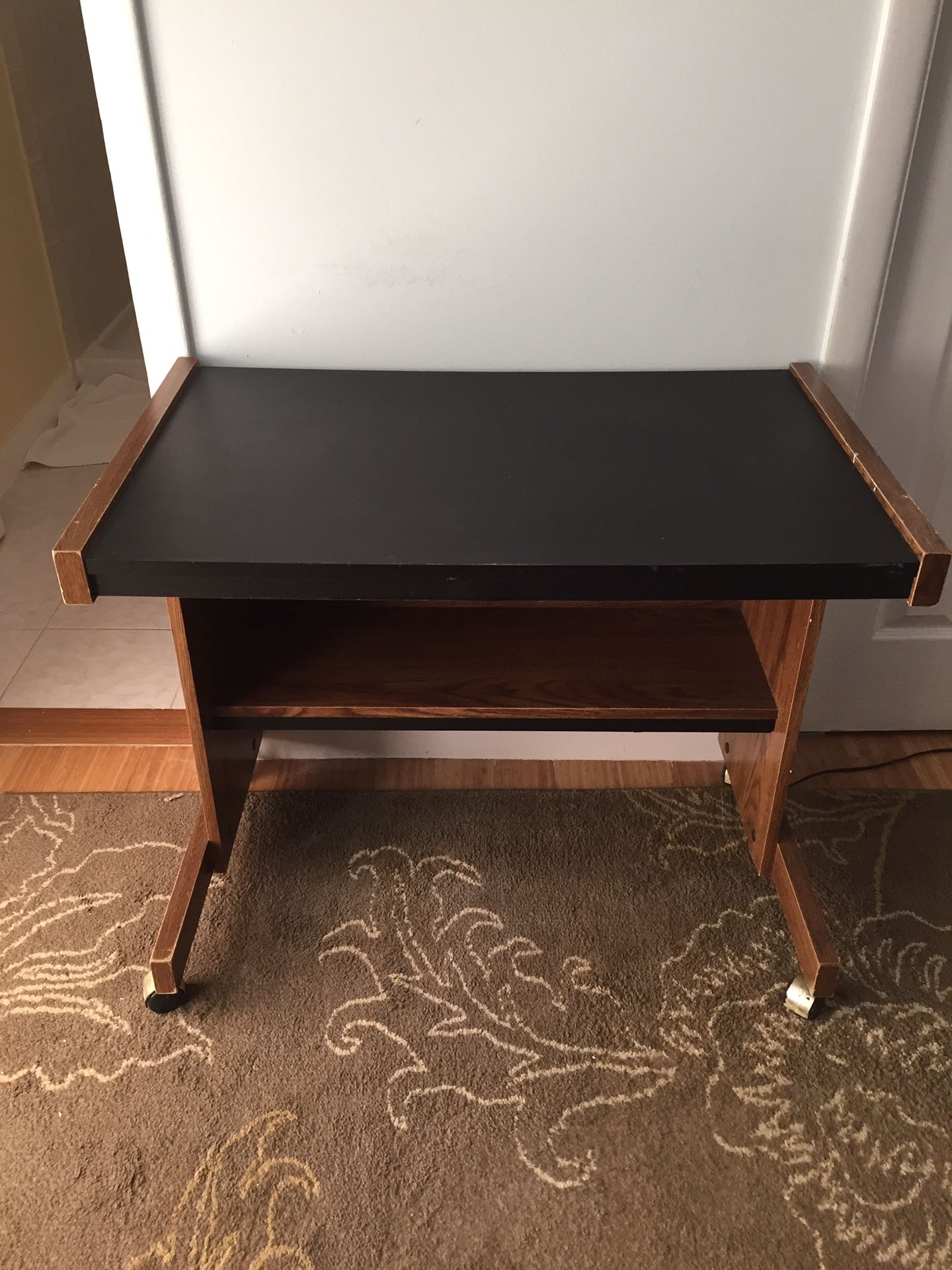 Desk small with wheels