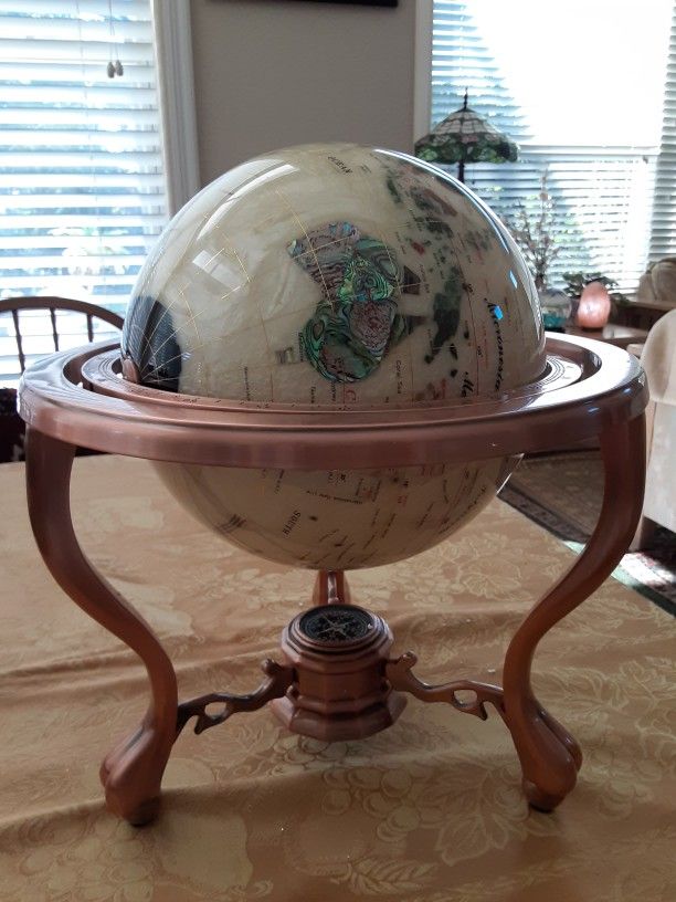 ORIENTAL DECOR A MOTHER OF PEARL GEMSTONE WORLD GLOBE