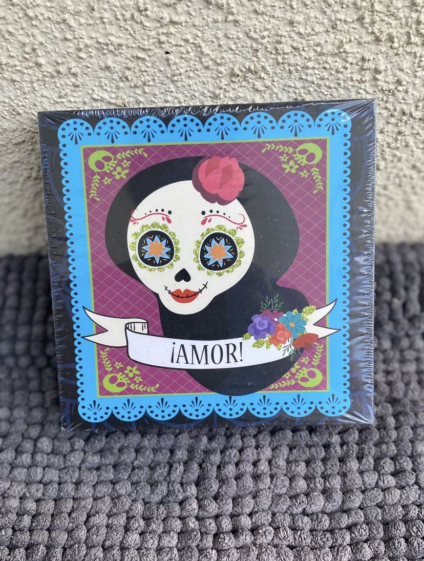 Dia De Los Muertos Sugar Skull Table Decor.