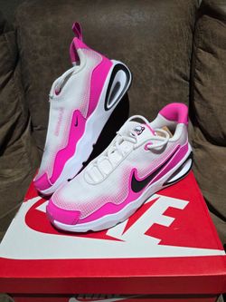 Brand New Girls/Women's Nike Air Max Nova - Size 5.5 Y