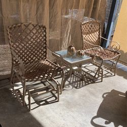 Outdoor Chairs With Small Table